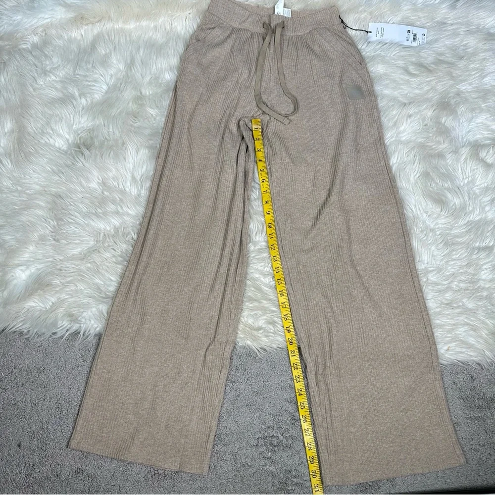 Nwt ALO‎ Yoga Muse wide leg pant